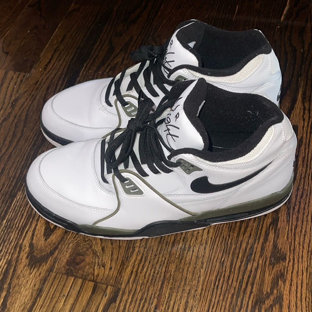 Never worn don’t have a box for them nike flight 89